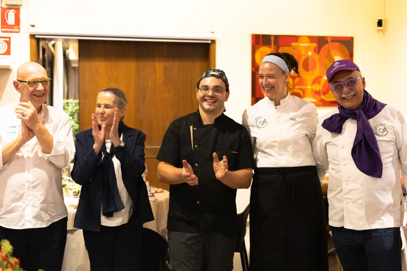 Il team di chef al termine della serata – Alcide Gourmet Club