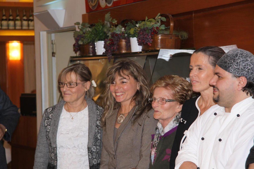 Famiglia e team di cucina - Ristorante Alcide Poggibonsi
